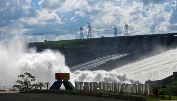 Experto afirmó que es evidente que Brasil no aflojará su posición de bajar la tarifa de Itaipú