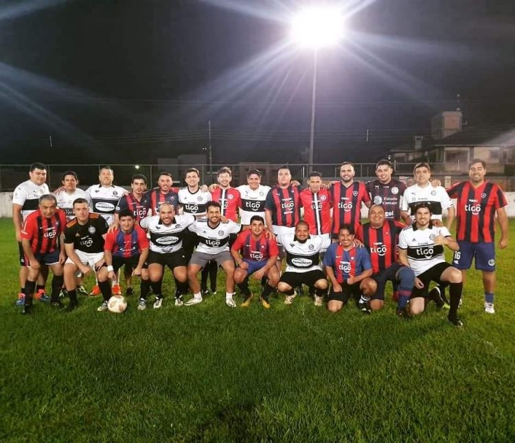 Médicos violan restricciones y juegan fútbol en Pedro Juan Caballero