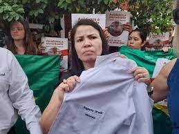 Madre de estudiante brasileño desaparecido se reunió con el ministro del Interior y la fiscal general