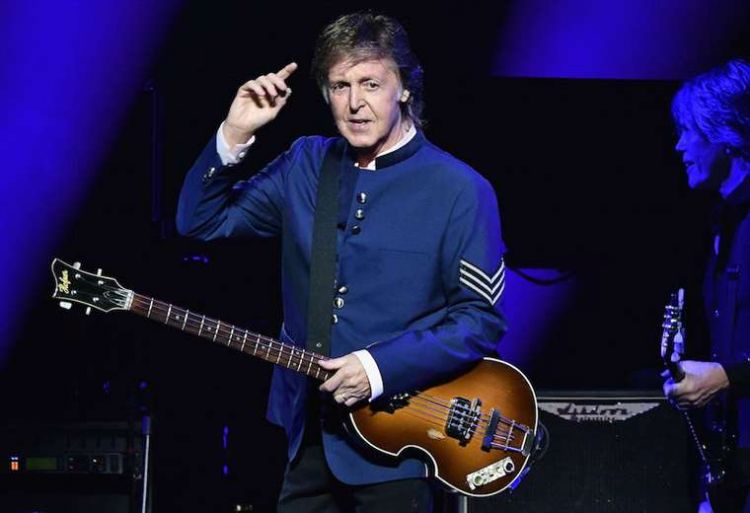 Subastan por 910.000 dólares el manuscrito de "Hey Jude" de Paul McCartney