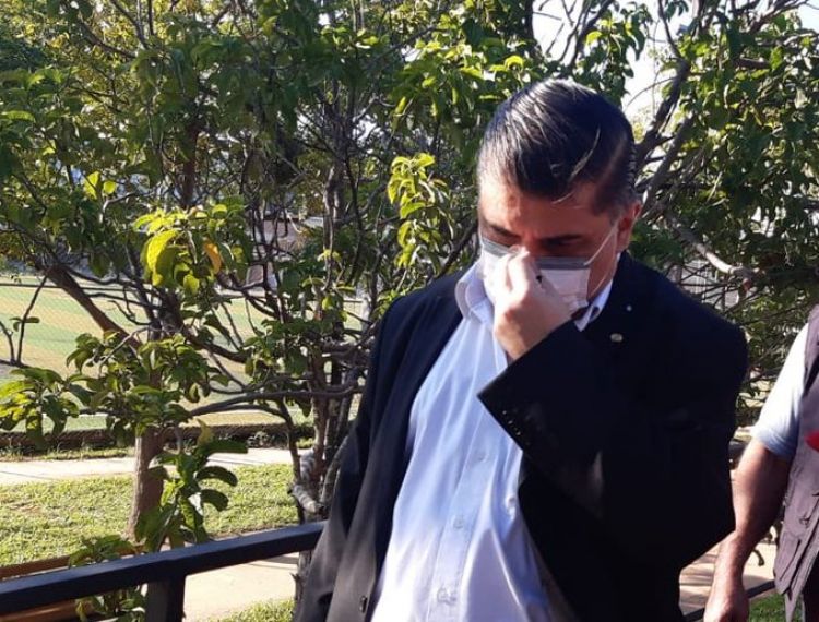 Oposición plantea interpelación a ministro Julio Borba por vacunatorio VIP