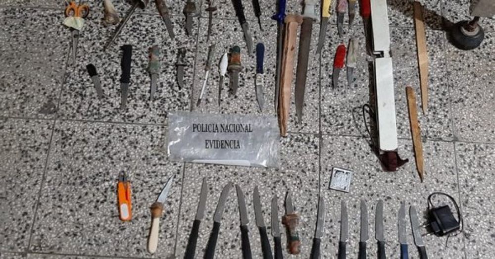 Incautan cuchillos, estoques y celulares en penal de Concepción