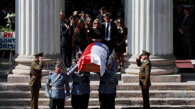 Multitudinaria despedida a un expresidente