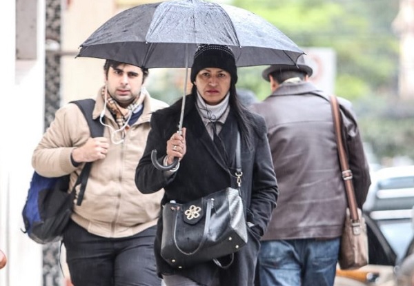 Lluvia y frío para este domingo, con temperatura de 7 °C al sur del país