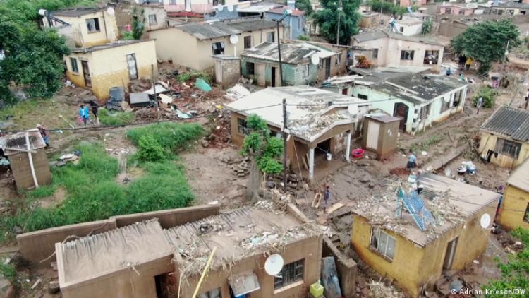 Cerca de 400 muertos en inundaciones en Sudáfrica