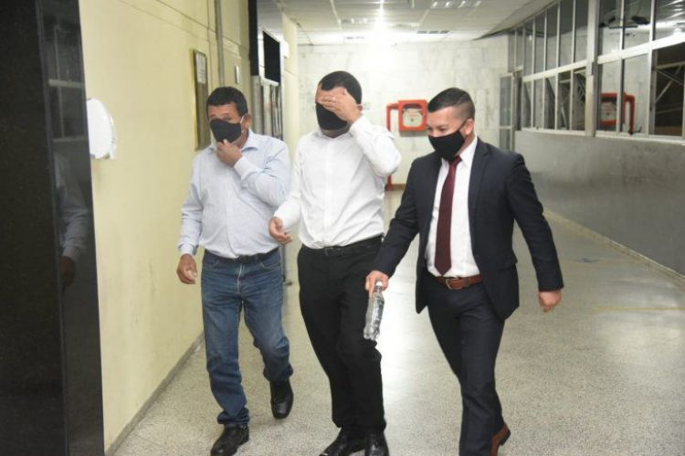 Condenan a caseros de oro de Tomás Rivas