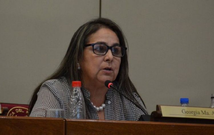 Senadora Arrúa critica que camioneros estén “recrudeciendo” el paro