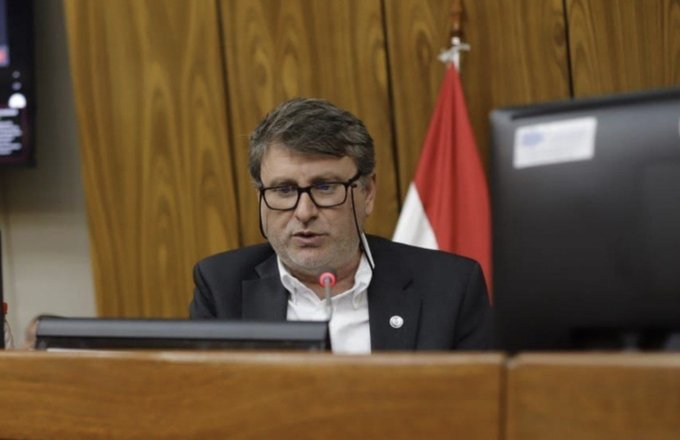Lichi dilata su renuncia a Petropar: “No sería muy acertado abandonar el barco”