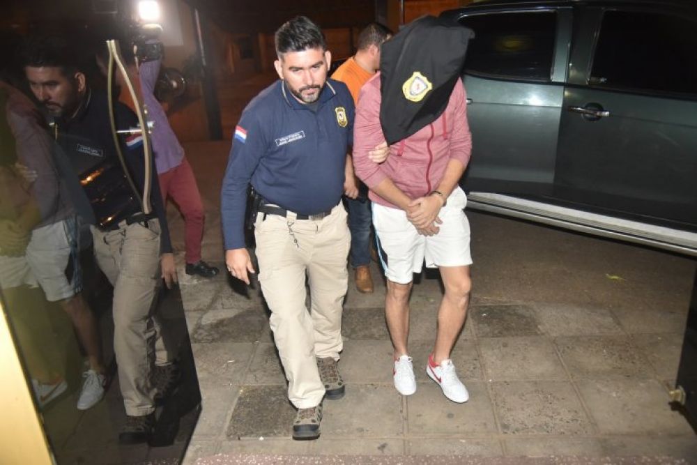 Policía detiene a un hombre por supuesto caso de sexting