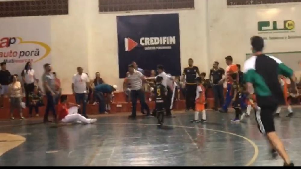 Cobarde agresión a un arbitro de fútbol de parte de un socio del Club Social Amambay