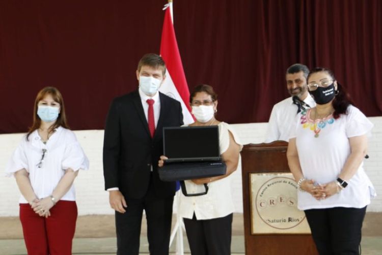 MEC entrega notebooks a 200 instituciones educativas de Central