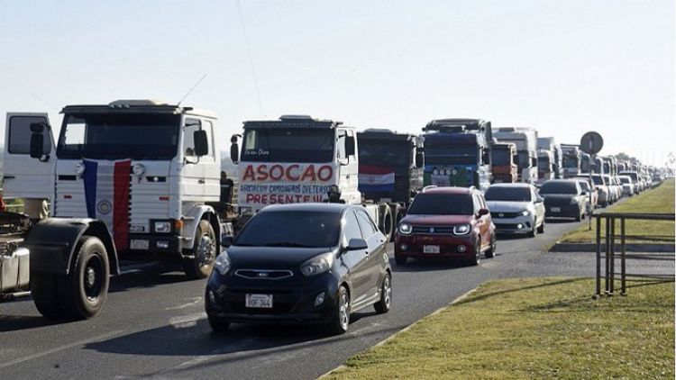 Camioneros prevén cerrar rutas el lunes