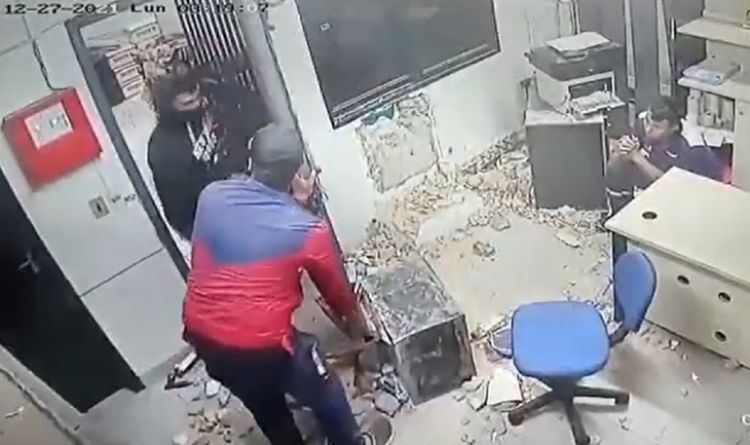 Delincuentes arrancan caja fuerte de estación de servicios en Loma Pytá