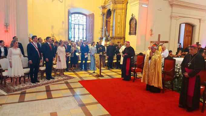 Cardenal Martínez pide a Peña que no se preocupe solo por el crecimiento económico