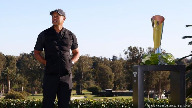 Tiger Woods regresa al golf tras grave accidente