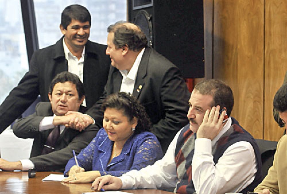 Diputada consiguió que su hijo odontólogo siga en la Cámara Baja