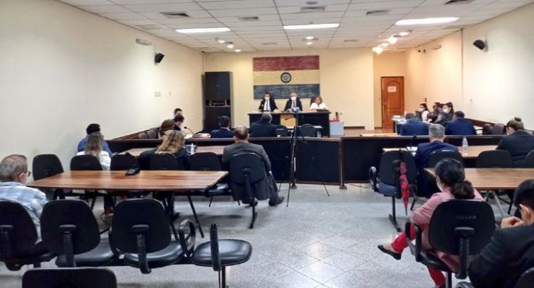 Condenan a tres años de cárcel a acusados por la quema del Congreso