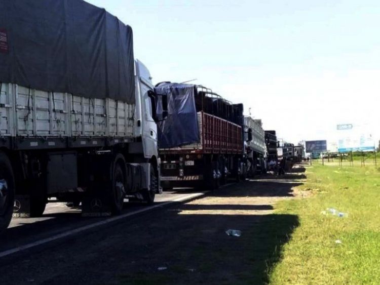 Peligra provisión de frutas y verduras por bloqueo en Clorinda