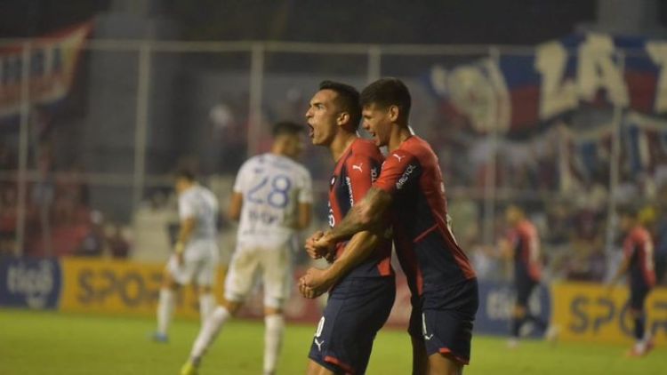 Alfio Oviedo y un agónico triunfo de Cerro en la Visera
