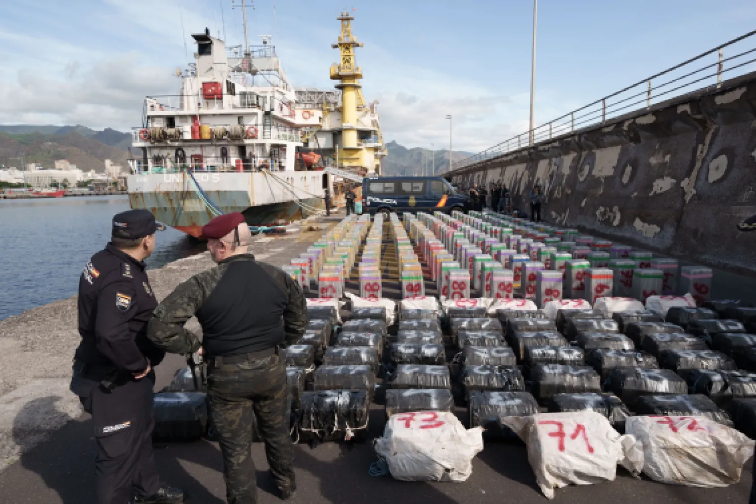 La Policía española incauta casi 10 toneladas de cocaína en su mayor alijo interceptado en alta mar