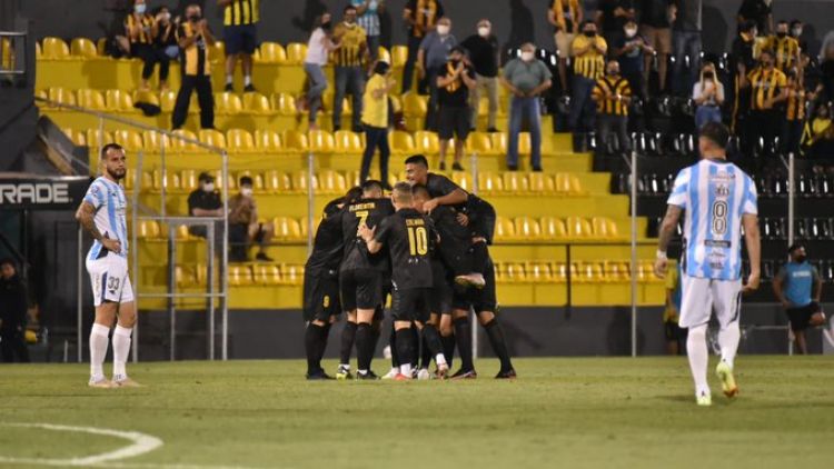 Guaraní golea a Guaireña y sigue firme en la punta