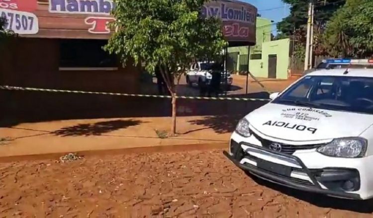Motoasaltantes asesinan a una mujer para robarle el celular en Presidente Franco