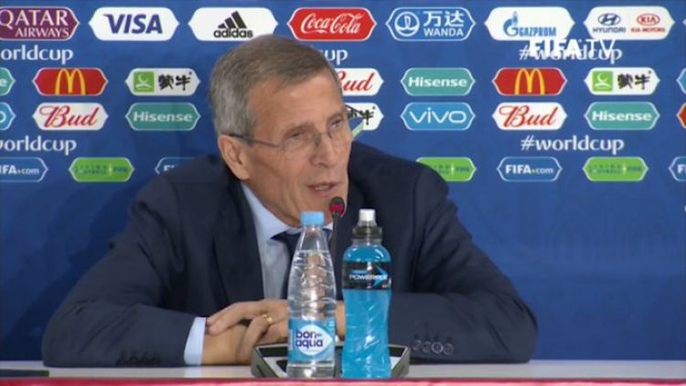 Tabárez: Messi es el rey de la precisión en un campo