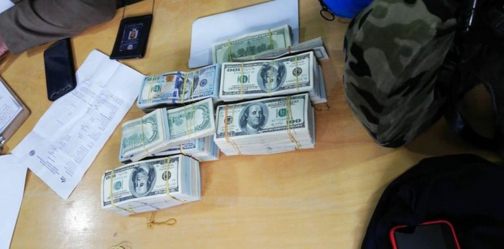 Incautan miles de dolares no declarados en el Silvio Pettirossi