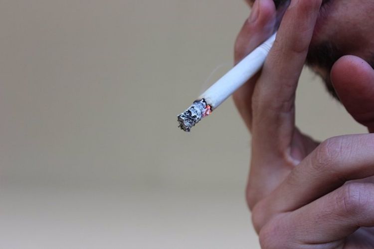 Uso de cigarrillos solo en espacios abiertos, decreta el Poder Ejecutivo