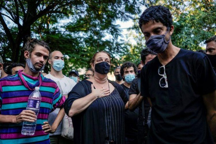 Disidentes cubanos denuncian arrestos domiciliarios y apagones en redes sociales