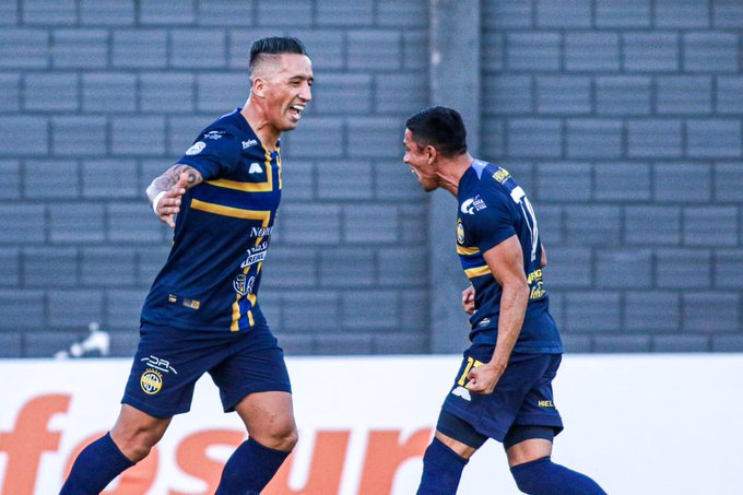 Lucas Barrios comanda una sufrida victoria de Trinidense