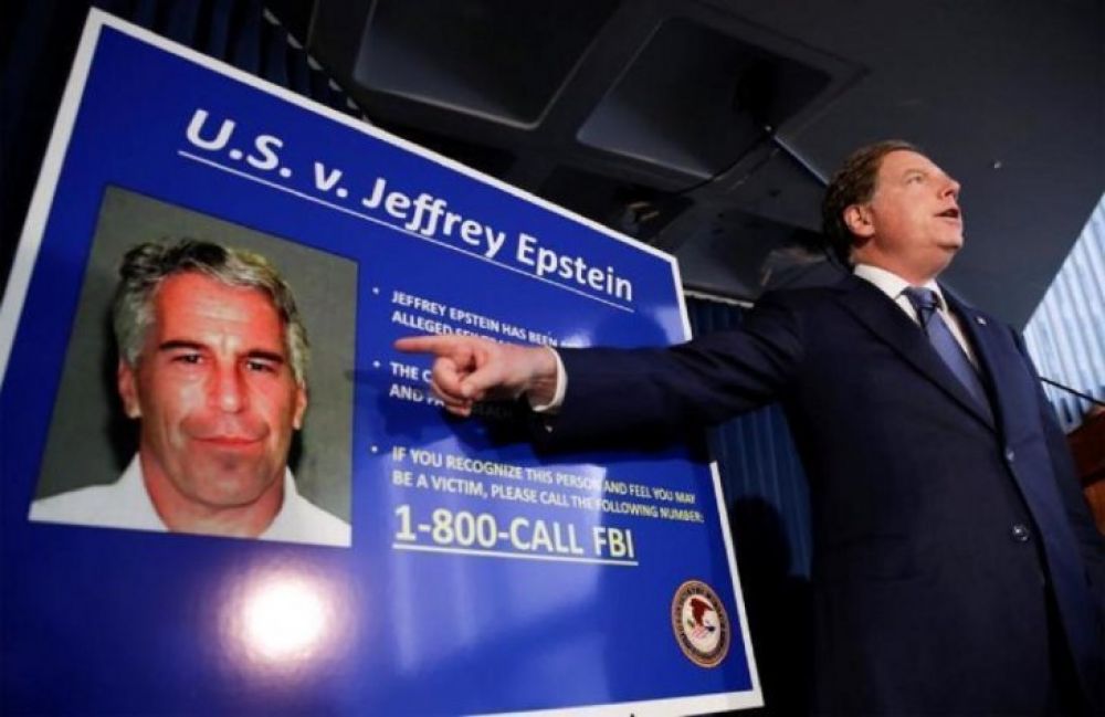 Hallan sin vida a Jeffrey Epstein, acusado de tráfico sexual a menores