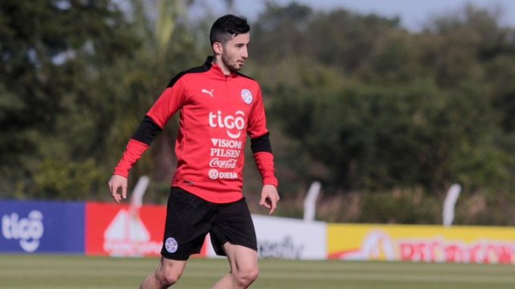 Con Villasanti y Sánchez como novedades, la Albirroja sigue su preparación