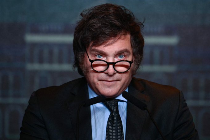 Milei echó a su Secretario de Trabajo por aumentos de sueldo para el Ejecutivo