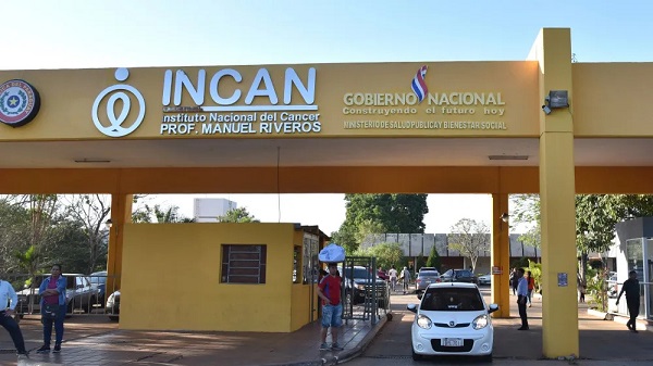 Prohíben a médicos del Incan prescribir medicamentos y estudios no disponibles en el hospital