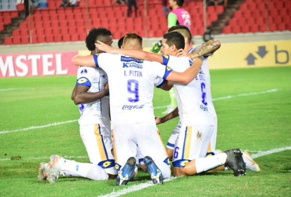 Luqueño celebra en Puerto Ordaz ante el local Mineros