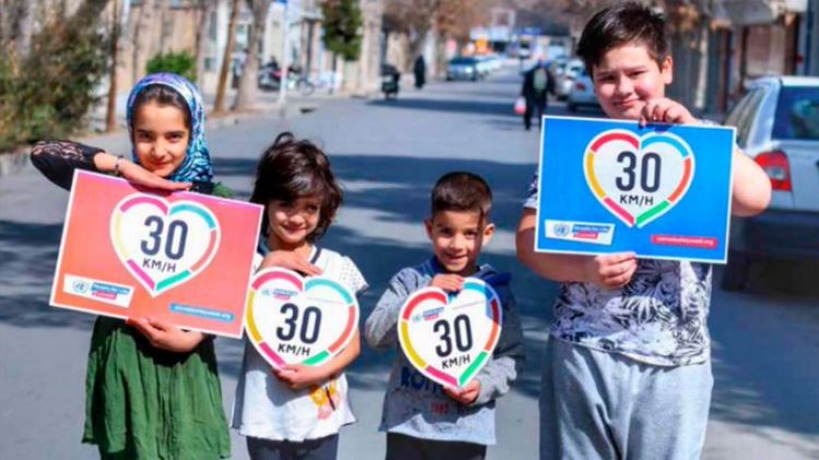 Buscan reducir a 30 km/h la velocidad en calles urbanas del mundo