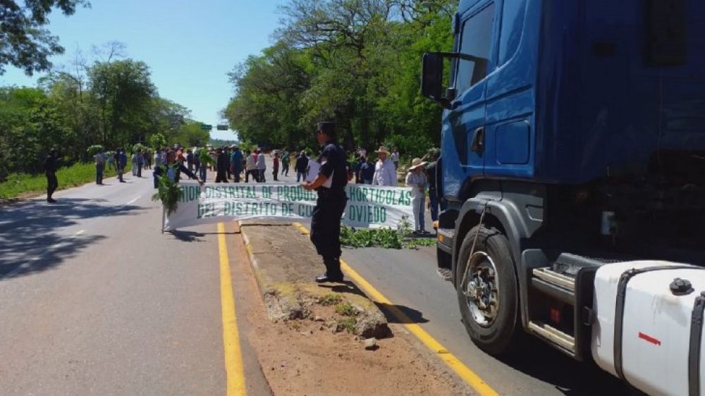 Productores de tomate cierran ruta y piden mejores precios