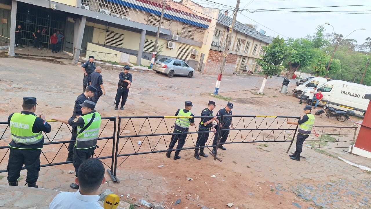 Policías heridos durante operativo en Tacumbú no revisten gravedad