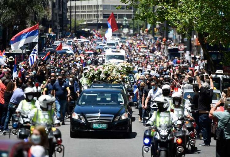 Miles de uruguayos despiden al expresidente Tabaré Vázquez
