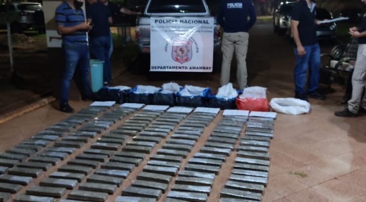 Tras persecución policial, abandonan camioneta con droga en Pedro Juan Caballero