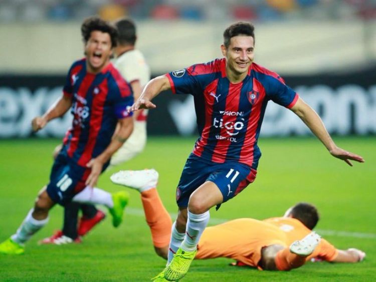 scar Ruiz extiende y navega para el Baha