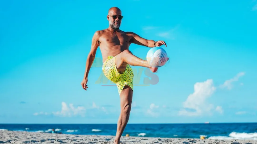 Pep Guardiola da cátedra de toques en la playa de Florida junto a los jugadores del Manchester City