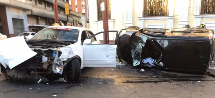 Choque y vuelco en microcentro de Asunción