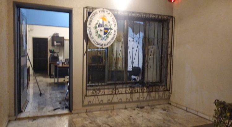 Atentaron con una bomba molotov contra la sede de una fiscalía en Uruguay