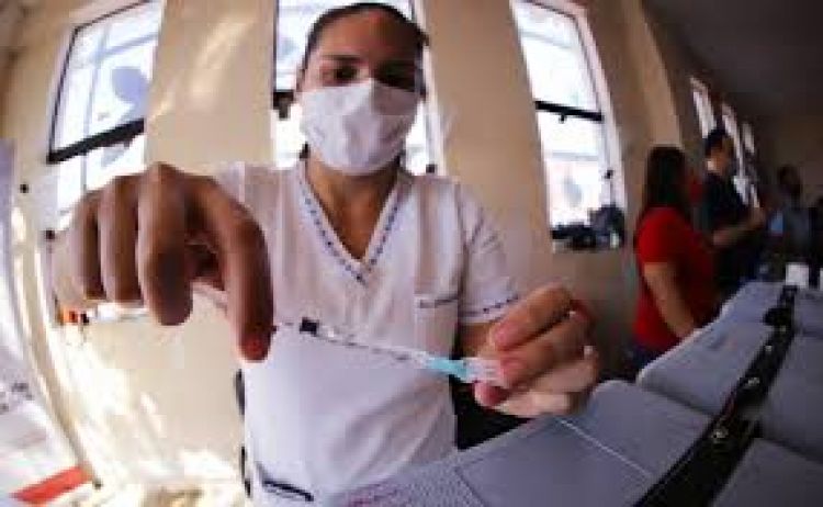 Covid-19: Salud insta a aplicarse la dosis de refuerzo ante aumento de casos