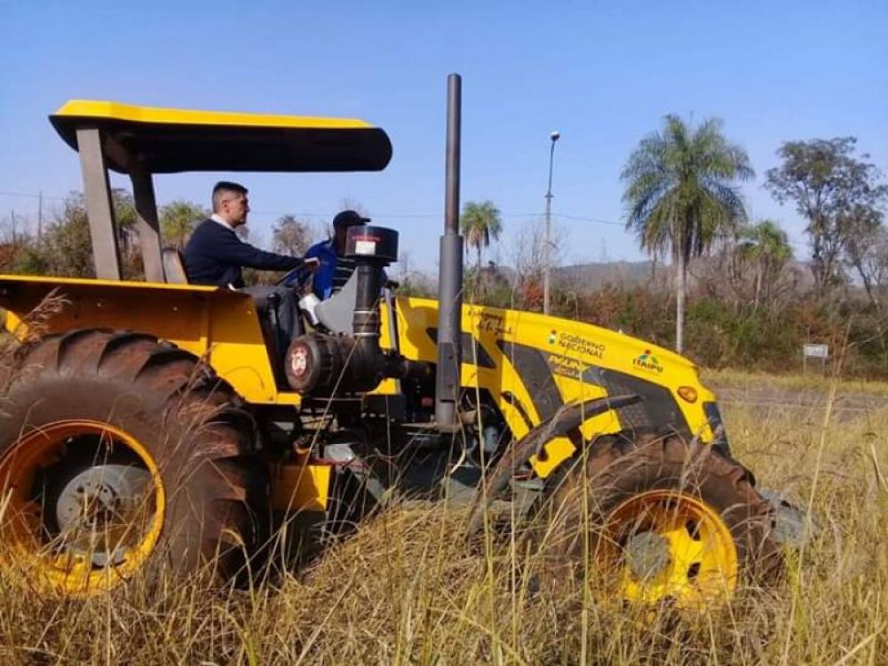 Maquinarias de la Gobernación trabajaron en la zona del parque Cerro Corá
