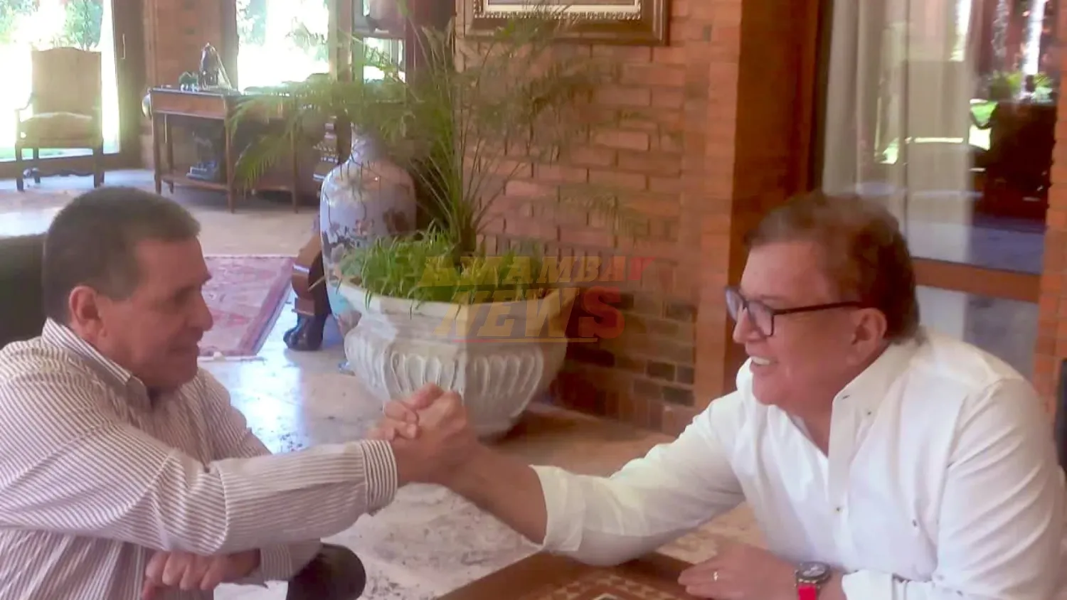 Horacio Cartes da la bienvenida a Nicanor Duarte Frutos a Honor Colorado