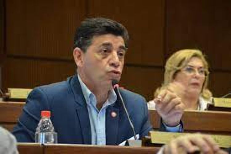 Ríos pierde votos y apurarían su elección