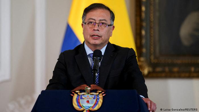 Colombia: Gustavo Petro abre posibilidad de reunirse con exjefes paramilitares